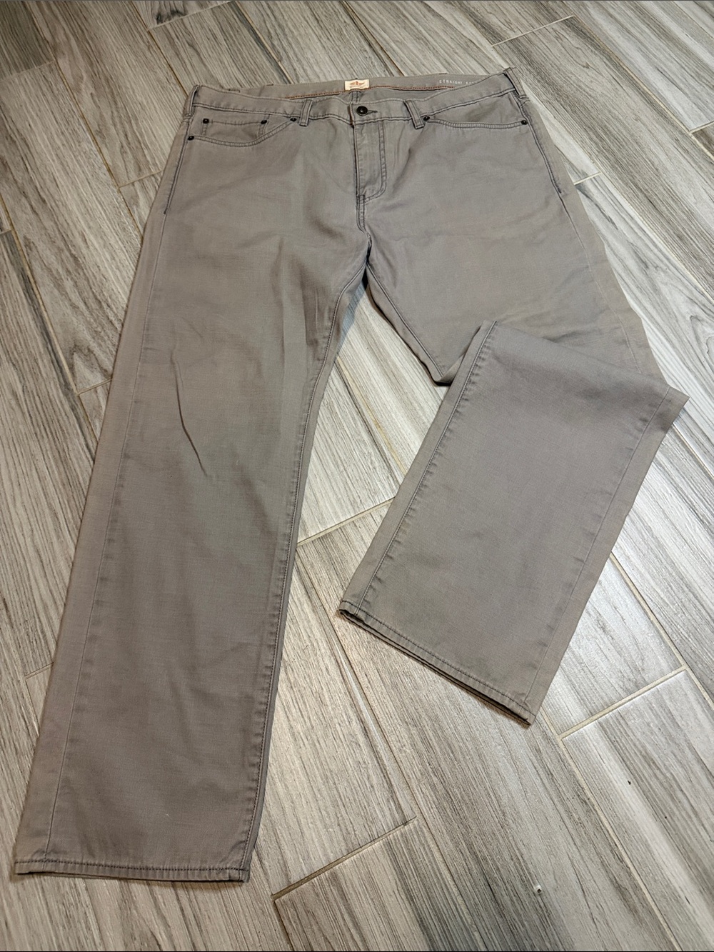 Dockers Men's Straight-Leg Jeans in Taupe Gray